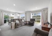 4 beds + a separate lounge/ 5th bed 3 baths house with double garage on 458m2 section, 1 ensuite upstair, 1 semi-ensuite ground floor, close to schools, shops, 7 Kokako Rise, Papakura, Auckland