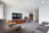 4 beds + a separate lounge/ 5th bed 3 baths house with double garage on 458m2 section, 1 ensuite upstair, 1 semi-ensuite ground floor, close to schools, shops, 7 Kokako Rise, Papakura, Auckland