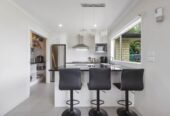 4 beds + a separate lounge/ 5th bed 3 baths house with double garage on 458m2 section, 1 ensuite upstair, 1 semi-ensuite ground floor, close to schools, shops, 7 Kokako Rise, Papakura, Auckland