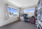 4 beds + a separate lounge/ 5th bed 3 baths house with double garage on 458m2 section, 1 ensuite upstair, 1 semi-ensuite ground floor, close to schools, shops, 7 Kokako Rise, Papakura, Auckland