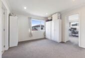 4 beds + a separate lounge/ 5th bed 3 baths house with double garage on 458m2 section, 1 ensuite upstair, 1 semi-ensuite ground floor, close to schools, shops, 7 Kokako Rise, Papakura, Auckland