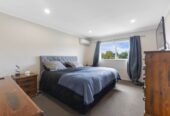 4 beds + a separate lounge/ 5th bed 3 baths house with double garage on 458m2 section, 1 ensuite upstair, 1 semi-ensuite ground floor, close to schools, shops, 7 Kokako Rise, Papakura, Auckland