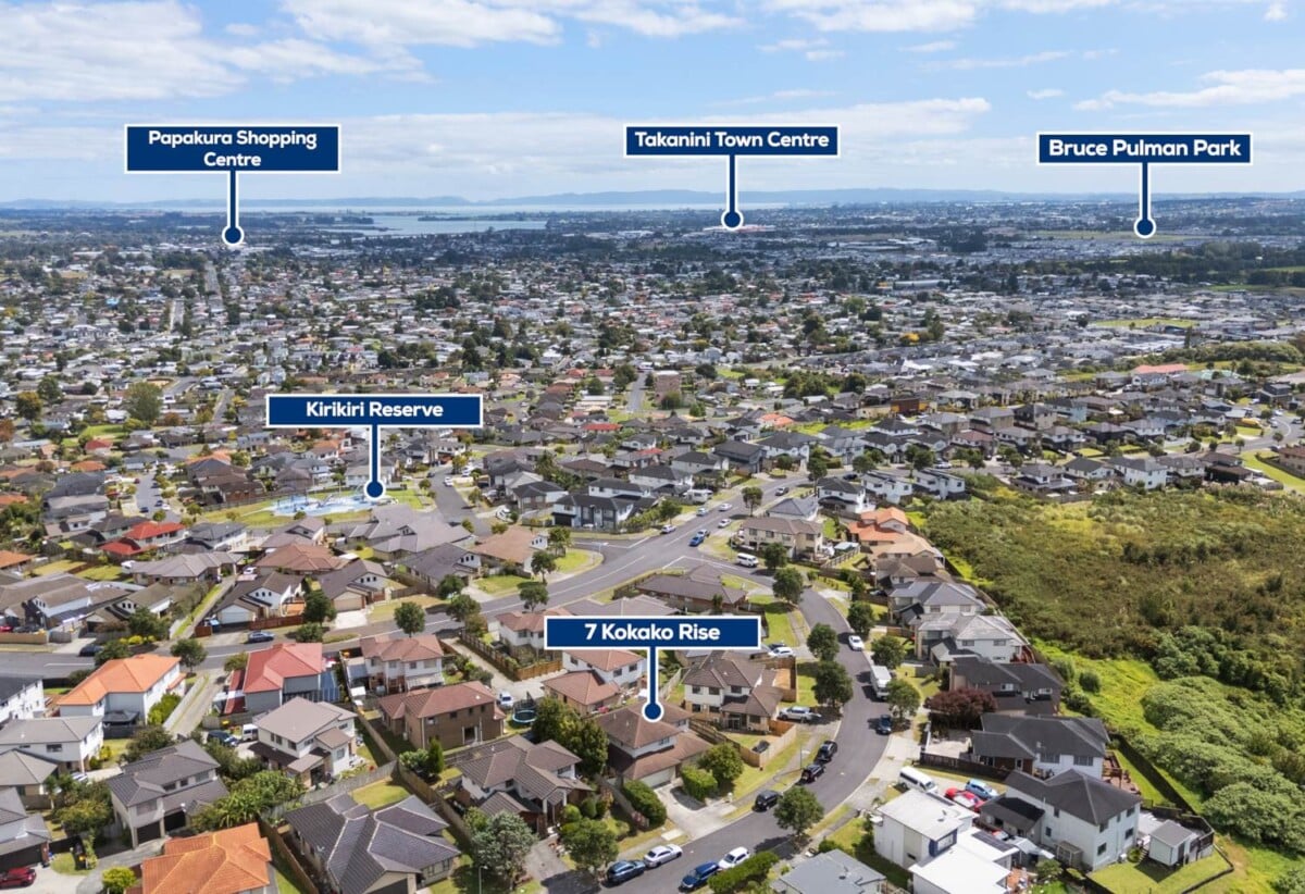 4 beds + a separate lounge/ 5th bed 3 baths house with double garage on 458m2 section, 1 ensuite upstair, 1 semi-ensuite ground floor, close to schools, shops, 7 Kokako Rise, Papakura, Auckland
