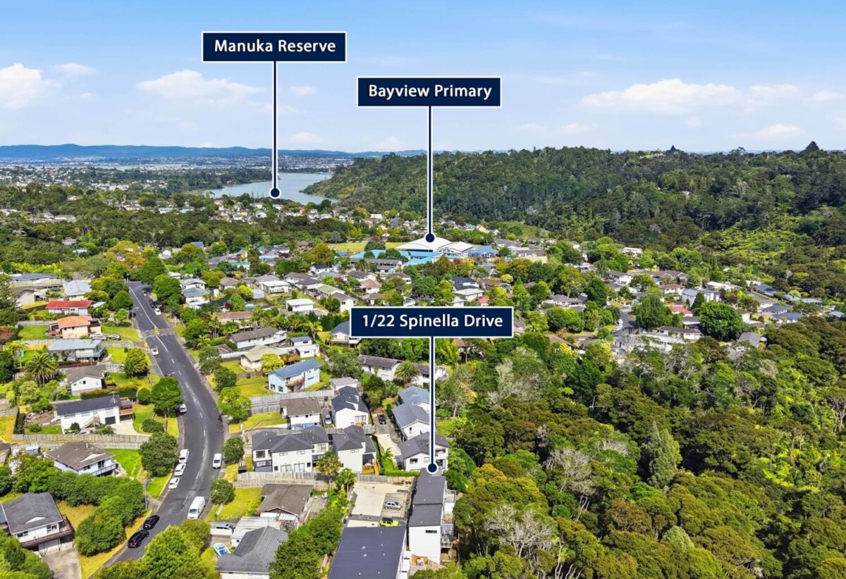 3 beds 2.5 baths home with car park, close to schools, Glenfield Shopping Centre, 0.3 km to Bayview School, 2.3 km to Glenfield Intermediate School, 1/22 Spinella Drive, Bayview, Auckland
