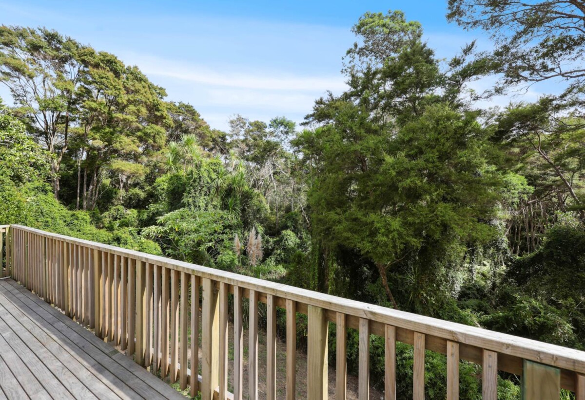 3 beds 2.5 baths home with car park, close to schools, Glenfield Shopping Centre, 0.3 km to Bayview School, 2.3 km to Glenfield Intermediate School, 1/22 Spinella Drive, Bayview, Auckland