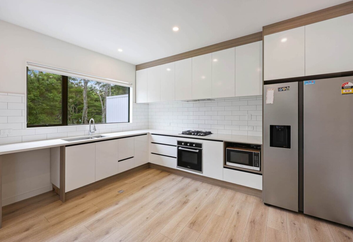3 beds 2.5 baths home with car park, close to schools, Glenfield Shopping Centre, 0.3 km to Bayview School, 2.3 km to Glenfield Intermediate School, 1/22 Spinella Drive, Bayview, Auckland