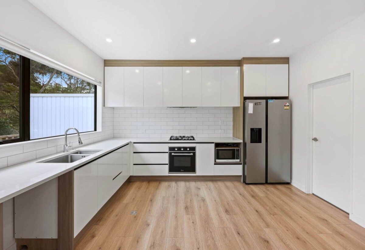 3 beds 2.5 baths home with car park, close to schools, Glenfield Shopping Centre, 0.3 km to Bayview School, 2.3 km to Glenfield Intermediate School, 1/22 Spinella Drive, Bayview, Auckland