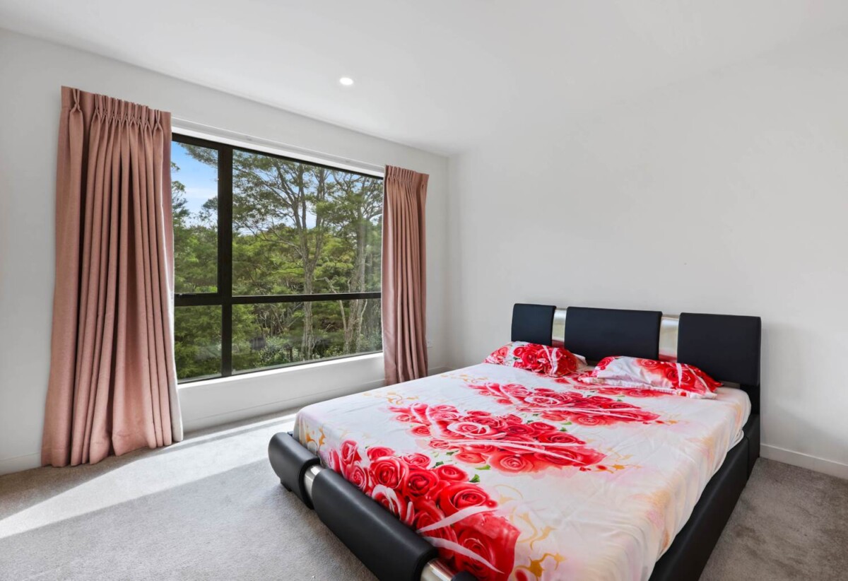 3 beds 2.5 baths home with car park, close to schools, Glenfield Shopping Centre, 0.3 km to Bayview School, 2.3 km to Glenfield Intermediate School, 1/22 Spinella Drive, Bayview, Auckland