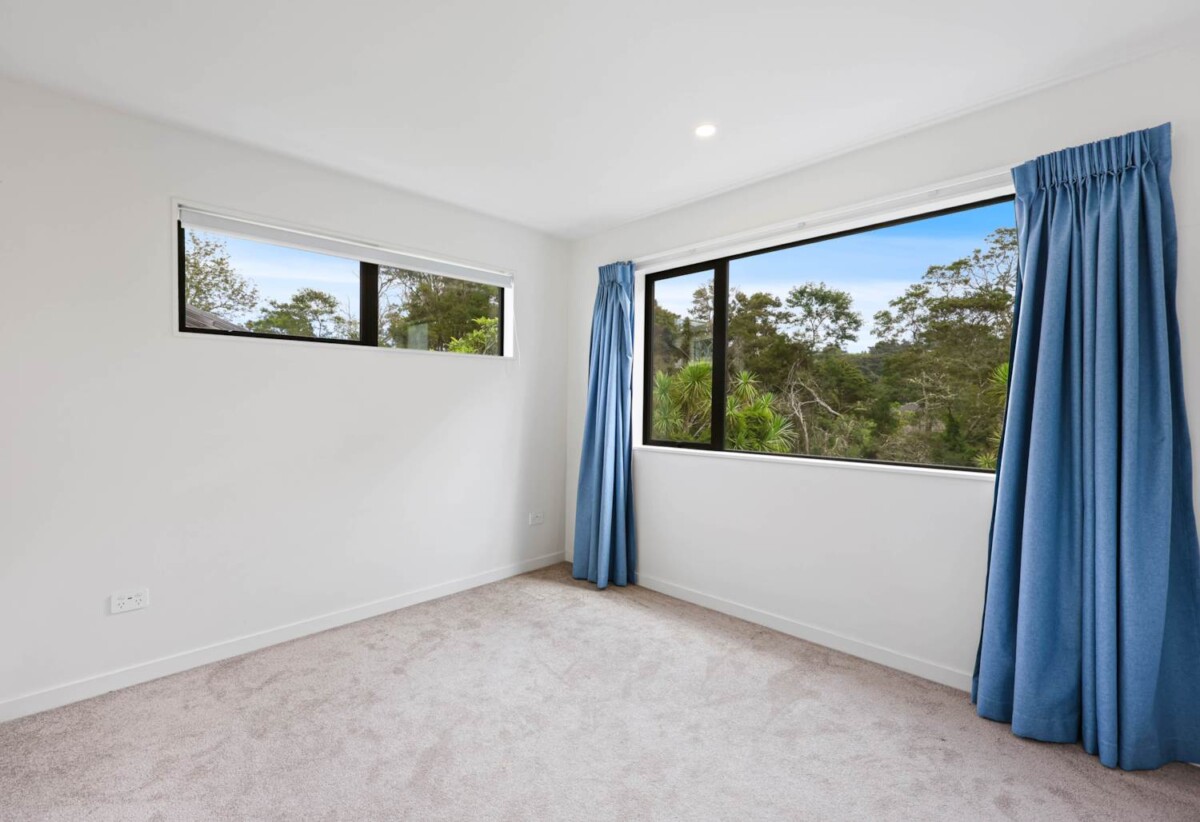 3 beds 2.5 baths home with car park, close to schools, Glenfield Shopping Centre, 0.3 km to Bayview School, 2.3 km to Glenfield Intermediate School, 1/22 Spinella Drive, Bayview, Auckland