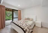 3 beds 2.5 baths home with car park, close to schools, Glenfield Shopping Centre, 0.3 km to Bayview School, 2.3 km to Glenfield Intermediate School, 1/22 Spinella Drive, Bayview, Auckland