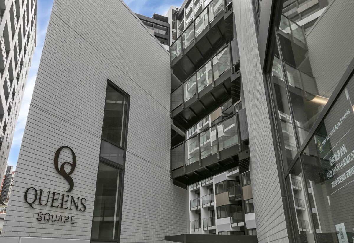 Double Grammar school zone, 52m2 Freehold 1 bed 1 flexi room (which can be used as a second bedroom) 1 bath apartment, Total floor size of approx. 60sqm including an 8sqm balcony, 0.9 km to Auckland Girls’ Grammar School, 1.7 km to Auckland Grammar, currently rented for $600/pw, 409/438 Queen Street, City Centre, Auckland