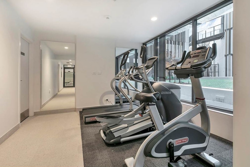 Double Grammar school zone, 52m2 Freehold 1 bed 1 flexi room (which can be used as a second bedroom) 1 bath apartment, Total floor size of approx. 60sqm including an 8sqm balcony, 0.9 km to Auckland Girls’ Grammar School, 1.7 km to Auckland Grammar, currently rented for $600/pw, 409/438 Queen Street, City Centre, Auckland