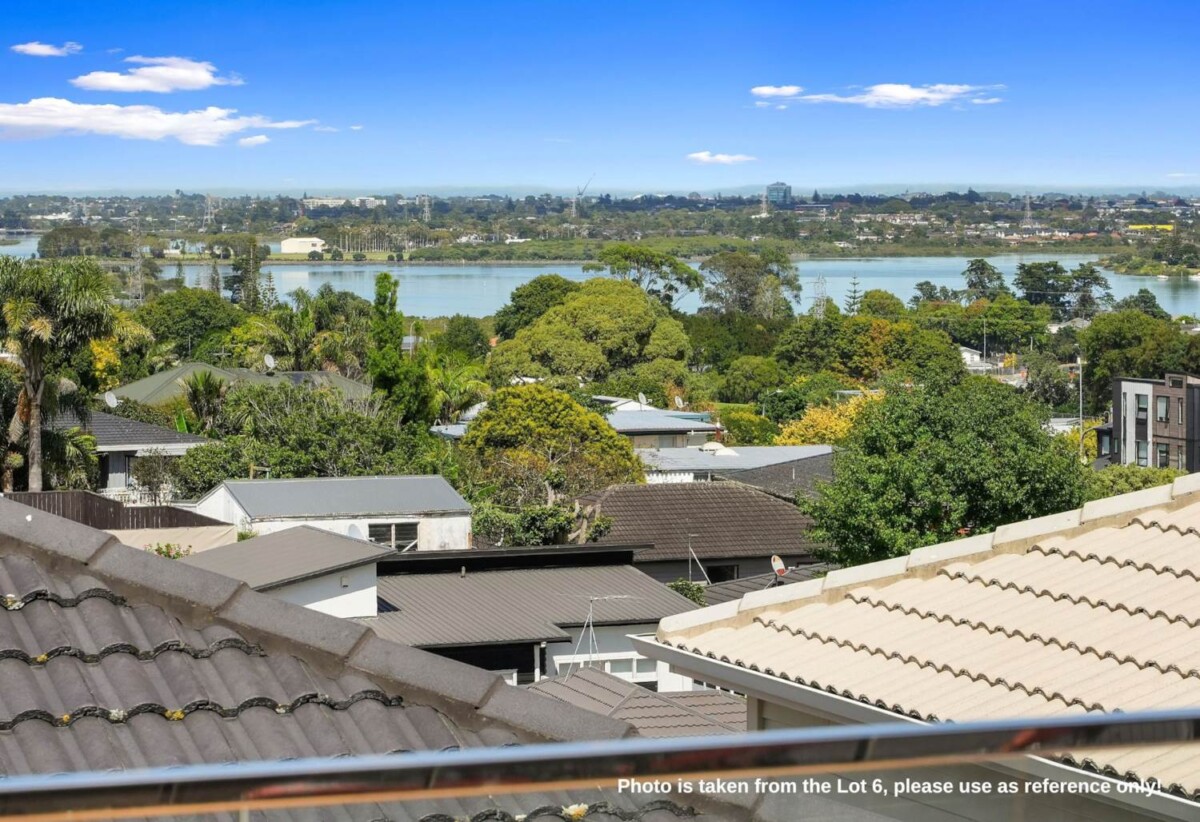 10-Year Master Build Guarantee plus 24-month maintenance warranty,. Brandnew freehold 3 beds 2.5 baths home with car park, close to schools parks, shopping centres, golf club, EV charging post installed for each parking space, Lot 5, 27 Grassways Avenue, Pakuranga, Auckland