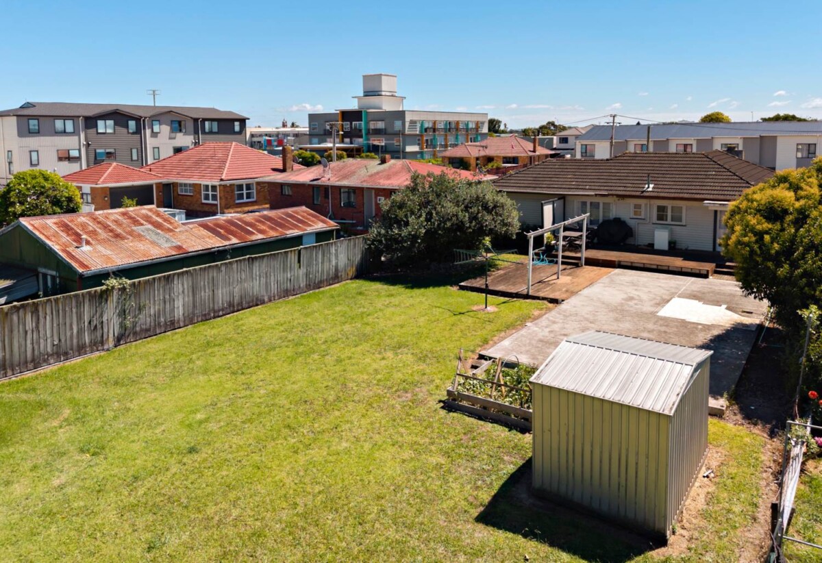 2 beds house on 966m2 section, with RC, subdivision, landscape design, vehicle tracking approved, close to schools, town centre, shops, supermarkets, motorway access, 14 Charles Street, Papatoetoe, Auckland