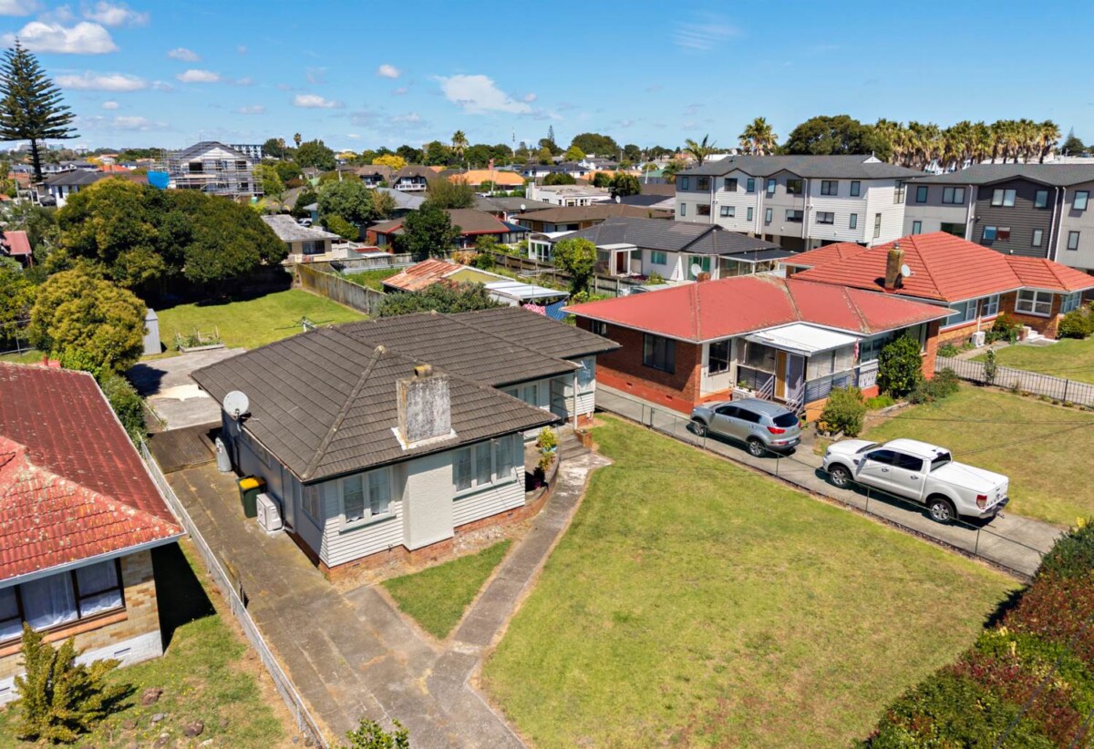2 beds house on 966m2 section, with RC, subdivision, landscape design, vehicle tracking approved, close to schools, town centre, shops, supermarkets, motorway access, 14 Charles Street, Papatoetoe, Auckland