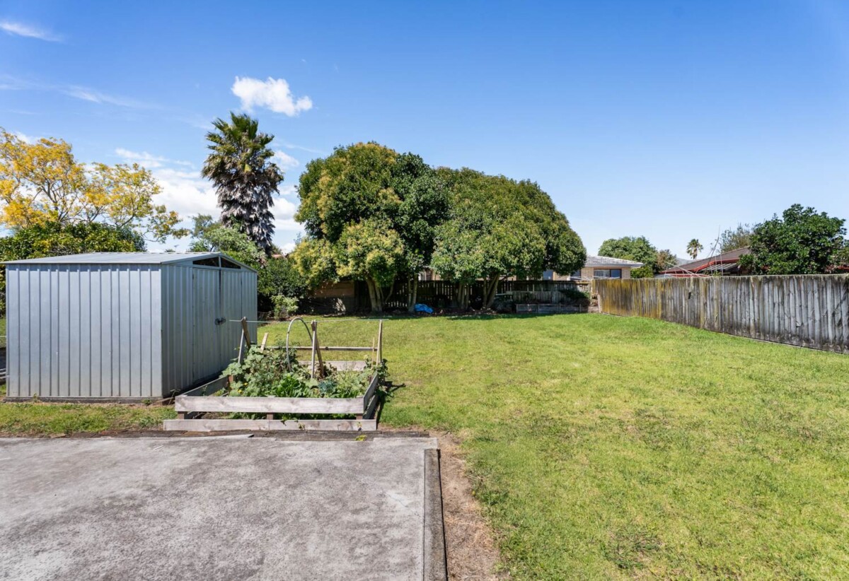 2 beds house on 966m2 section, with RC, subdivision, landscape design, vehicle tracking approved, close to schools, town centre, shops, supermarkets, motorway access, 14 Charles Street, Papatoetoe, Auckland