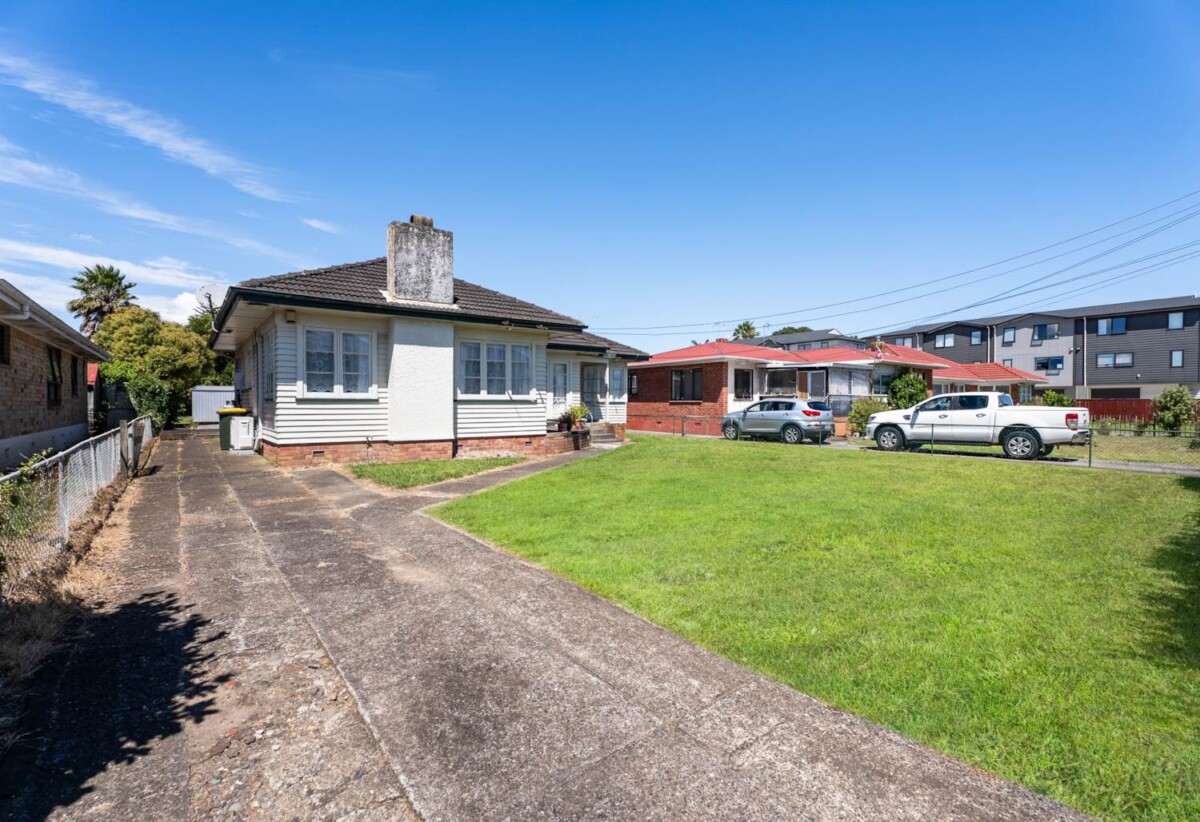 2 beds house on 966m2 section, with RC, subdivision, landscape design, vehicle tracking approved, close to schools, town centre, shops, supermarkets, motorway access, 14 Charles Street, Papatoetoe, Auckland