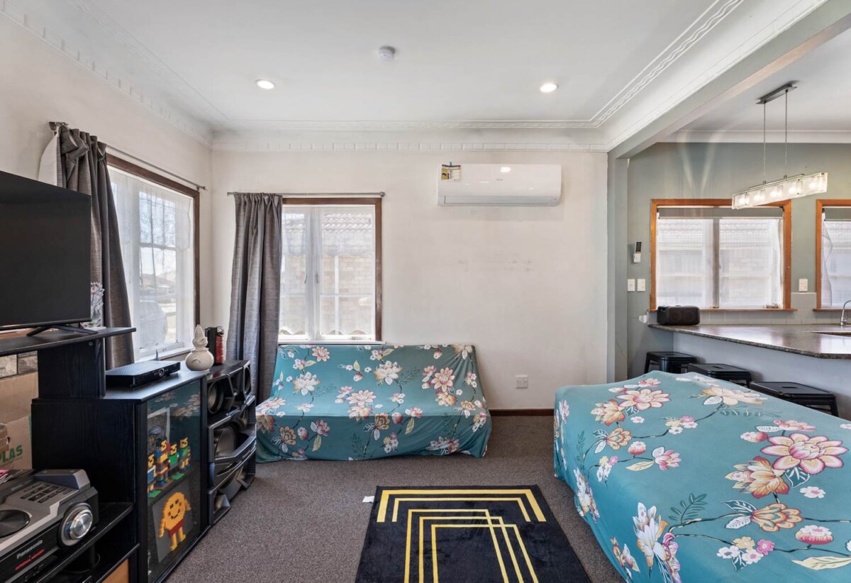2 beds house on 966m2 section, with RC, subdivision, landscape design, vehicle tracking approved, close to schools, town centre, shops, supermarkets, motorway access, 14 Charles Street, Papatoetoe, Auckland