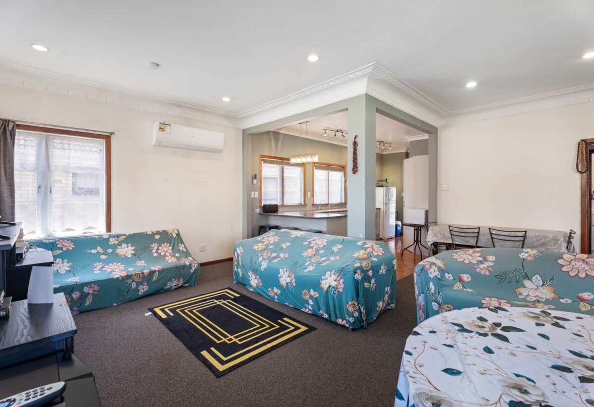 2 beds house on 966m2 section, with RC, subdivision, landscape design, vehicle tracking approved, close to schools, town centre, shops, supermarkets, motorway access, 14 Charles Street, Papatoetoe, Auckland