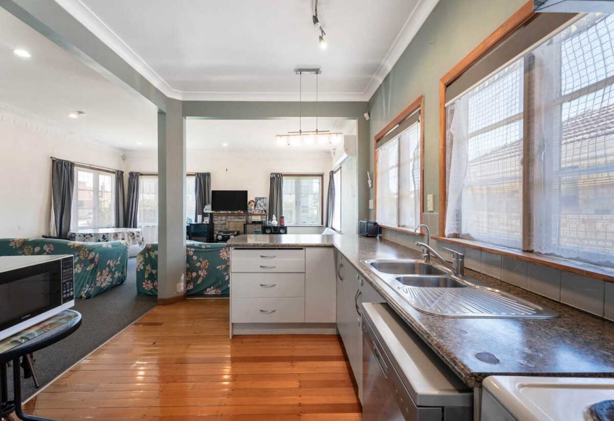 2 beds house on 966m2 section, with RC, subdivision, landscape design, vehicle tracking approved, close to schools, town centre, shops, supermarkets, motorway access, 14 Charles Street, Papatoetoe, Auckland