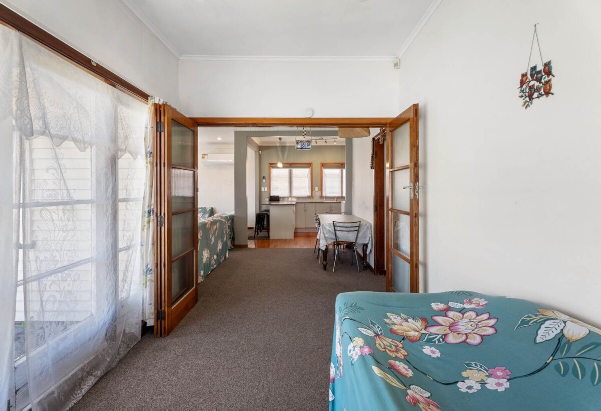 2 beds house on 966m2 section, with RC, subdivision, landscape design, vehicle tracking approved, close to schools, town centre, shops, supermarkets, motorway access, 14 Charles Street, Papatoetoe, Auckland
