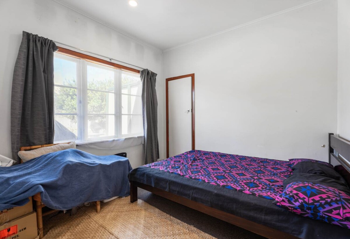 2 beds house on 966m2 section, with RC, subdivision, landscape design, vehicle tracking approved, close to schools, town centre, shops, supermarkets, motorway access, 14 Charles Street, Papatoetoe, Auckland