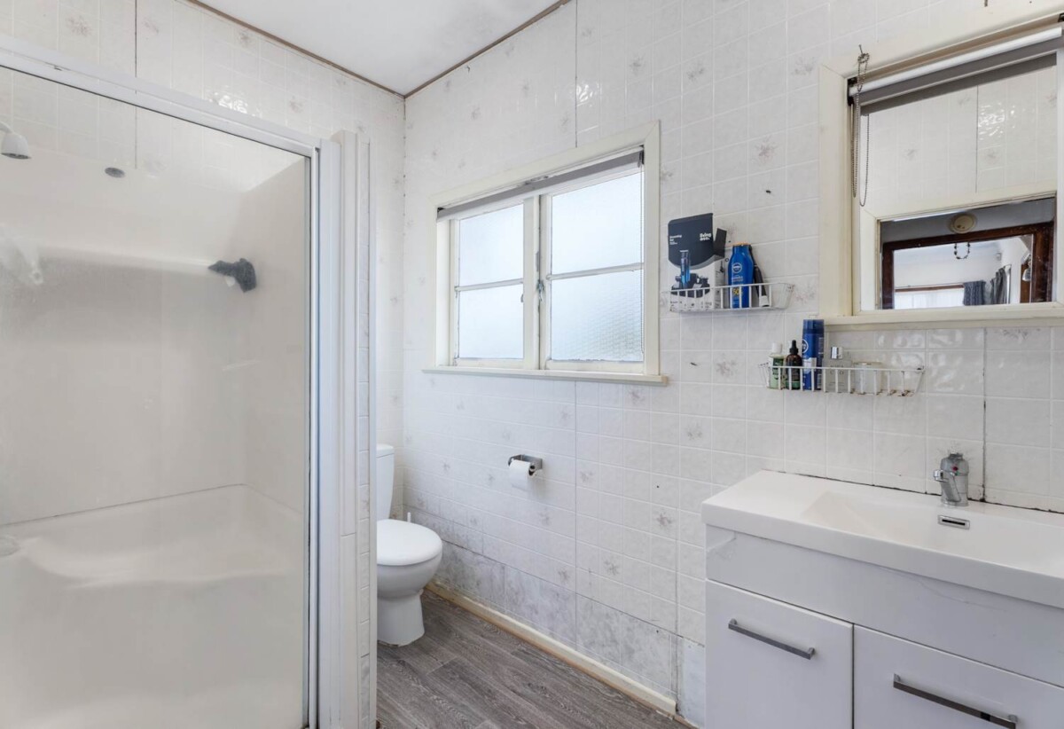 2 beds house on 966m2 section, with RC, subdivision, landscape design, vehicle tracking approved, close to schools, town centre, shops, supermarkets, motorway access, 14 Charles Street, Papatoetoe, Auckland