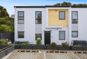 3 beds 2.5 baths home with car park, close to schools, Glenfield Shopping Centre, 0.3 km to Bayview School, 2.3 km to Glenfield Intermediate School, 1/22 Spinella Drive, Bayview, Auckland