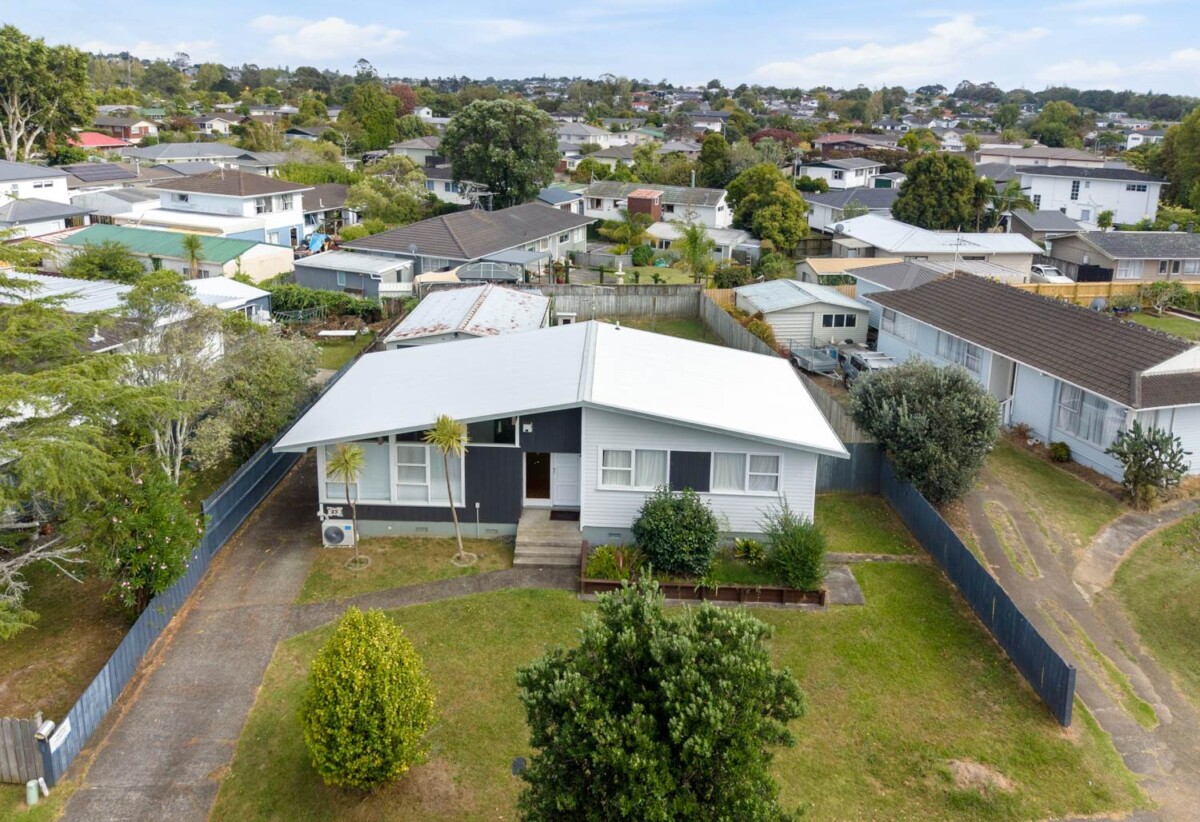 3 beds house on 615m2 section with RC, EPA for 3 standalone homes, each designed with 4 bedrooms, 2.5 bathrooms and an internal double garage, close to Lloyd Elsmore Park, shopping centre, golf club, schools, zoned for Pakuranga College, Farm Cove Intermediate and Sancta Maria College, 33 Reelick Avenue, Pakuranga Heights, Auckland