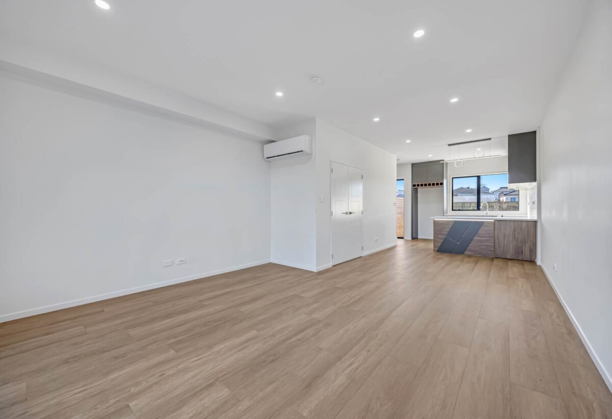 170m2 4 beds 2.5 baths home with 2 car parks, near schools and just moments away from Papakura town center, 123 Bellfield Road, Opaheke, Auckland