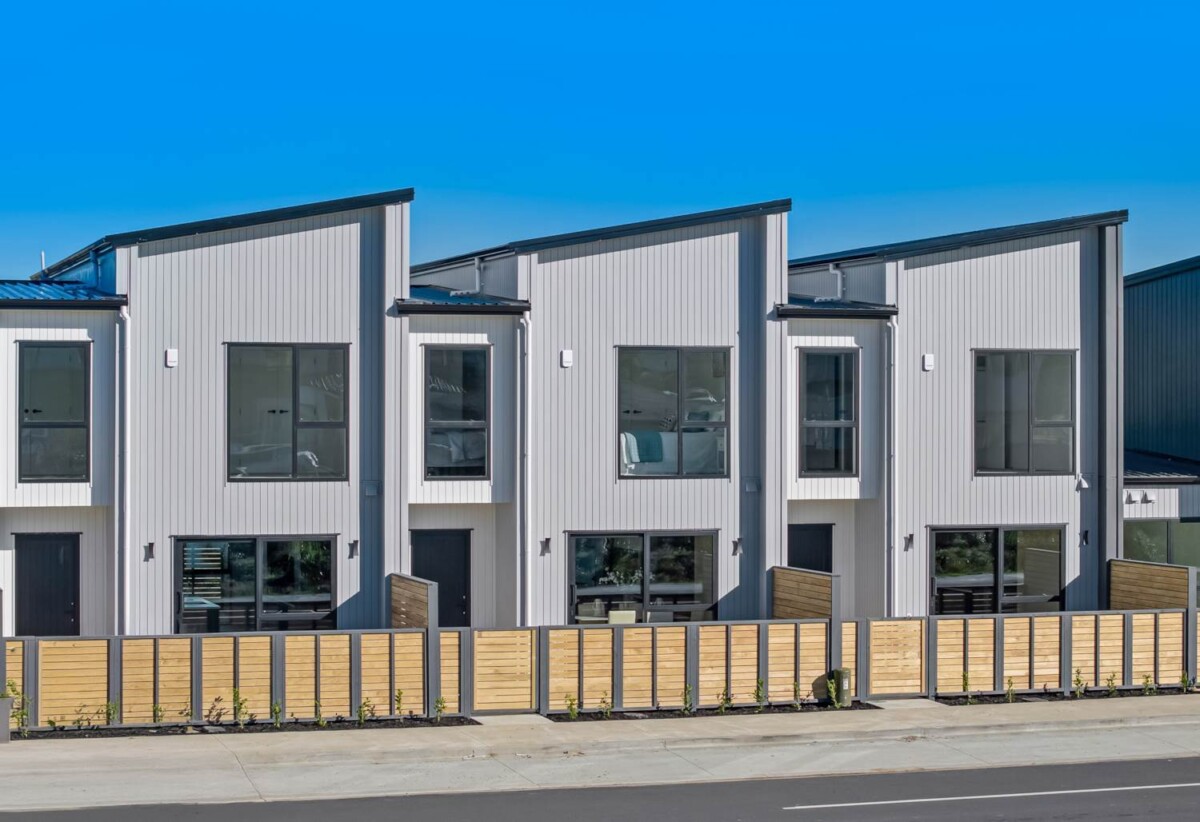 170m2 4 beds 2.5 baths home with 2 car parks, near schools and just moments away from Papakura town center, 123 Bellfield Road, Opaheke, Auckland