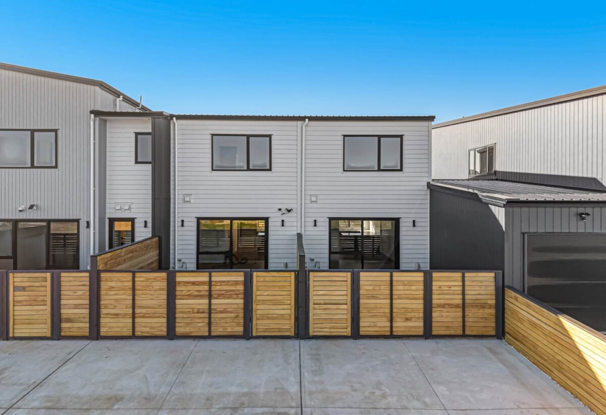 170m2 4 beds 2.5 baths home with 2 car parks, near schools and just moments away from Papakura town center, 123 Bellfield Road, Opaheke, Auckland