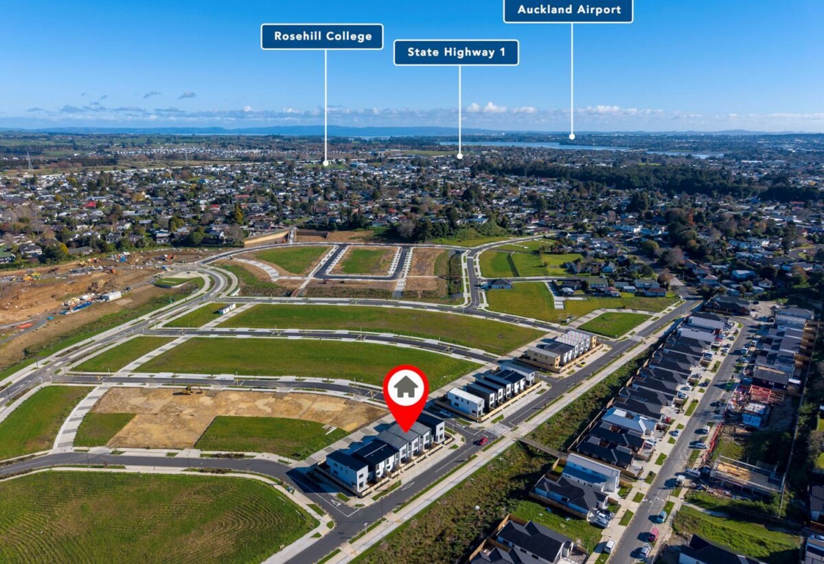 170m2 4 beds 2.5 baths home with 2 car parks, near schools and just moments away from Papakura town center, 123 Bellfield Road, Opaheke, Auckland