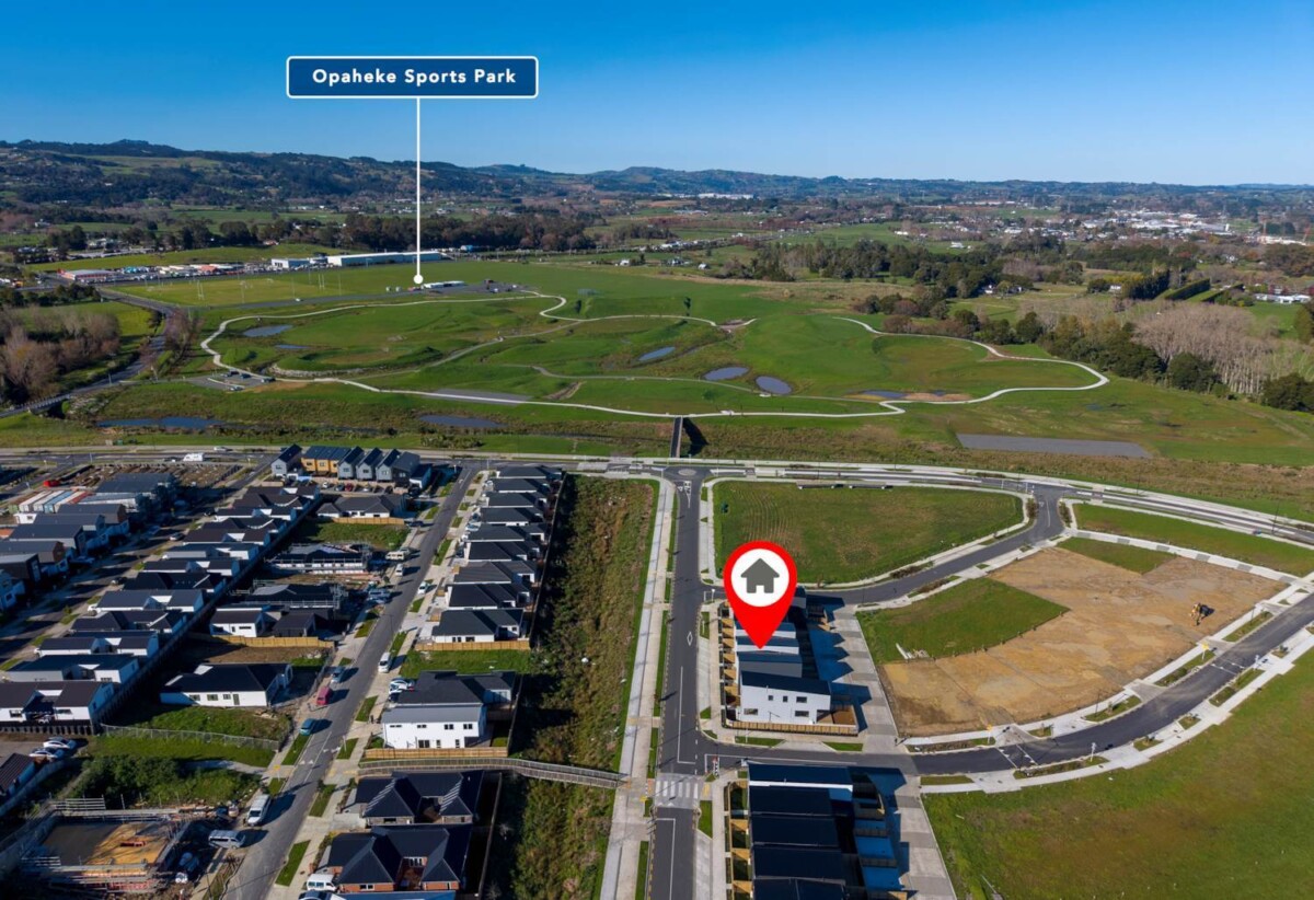170m2 4 beds 2.5 baths home with 2 car parks, near schools and just moments away from Papakura town center, 123 Bellfield Road, Opaheke, Auckland