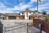 5 beds + study 3 baths house with double garage on 704m2 section, close to schools shopping centre, motorway access, parks, 36 Piper Place, Goodwood Heights, Auckland