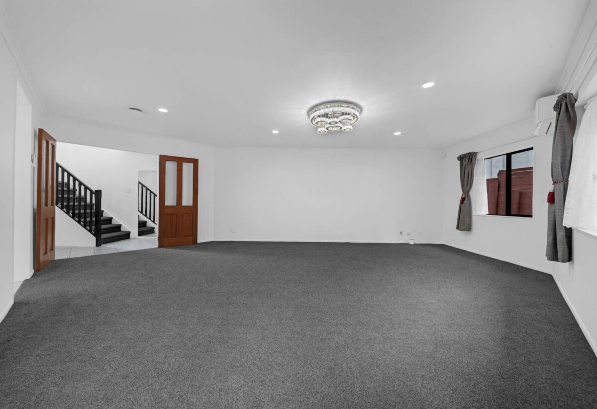 5 beds + study 3 baths house with double garage on 704m2 section, close to schools shopping centre, motorway access, parks, 36 Piper Place, Goodwood Heights, Auckland