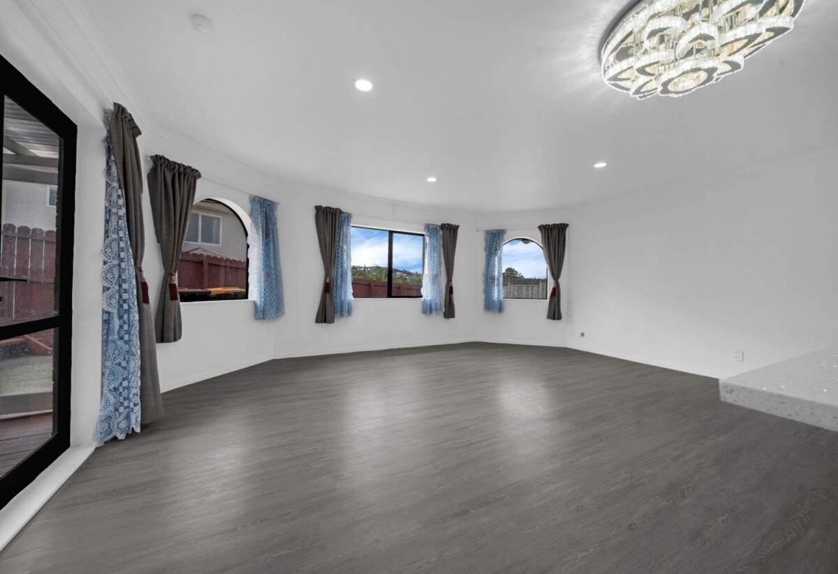 5 beds + study 3 baths house with double garage on 704m2 section, close to schools shopping centre, motorway access, parks, 36 Piper Place, Goodwood Heights, Auckland