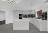 5 beds + study 3 baths house with double garage on 704m2 section, close to schools shopping centre, motorway access, parks, 36 Piper Place, Goodwood Heights, Auckland