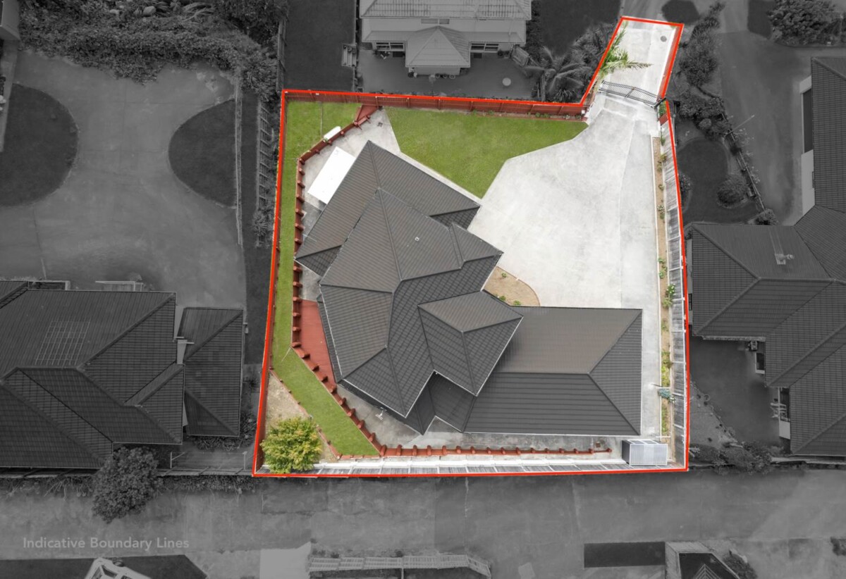 5 beds + study 3 baths house with double garage on 704m2 section, close to schools shopping centre, motorway access, parks, 36 Piper Place, Goodwood Heights, Auckland