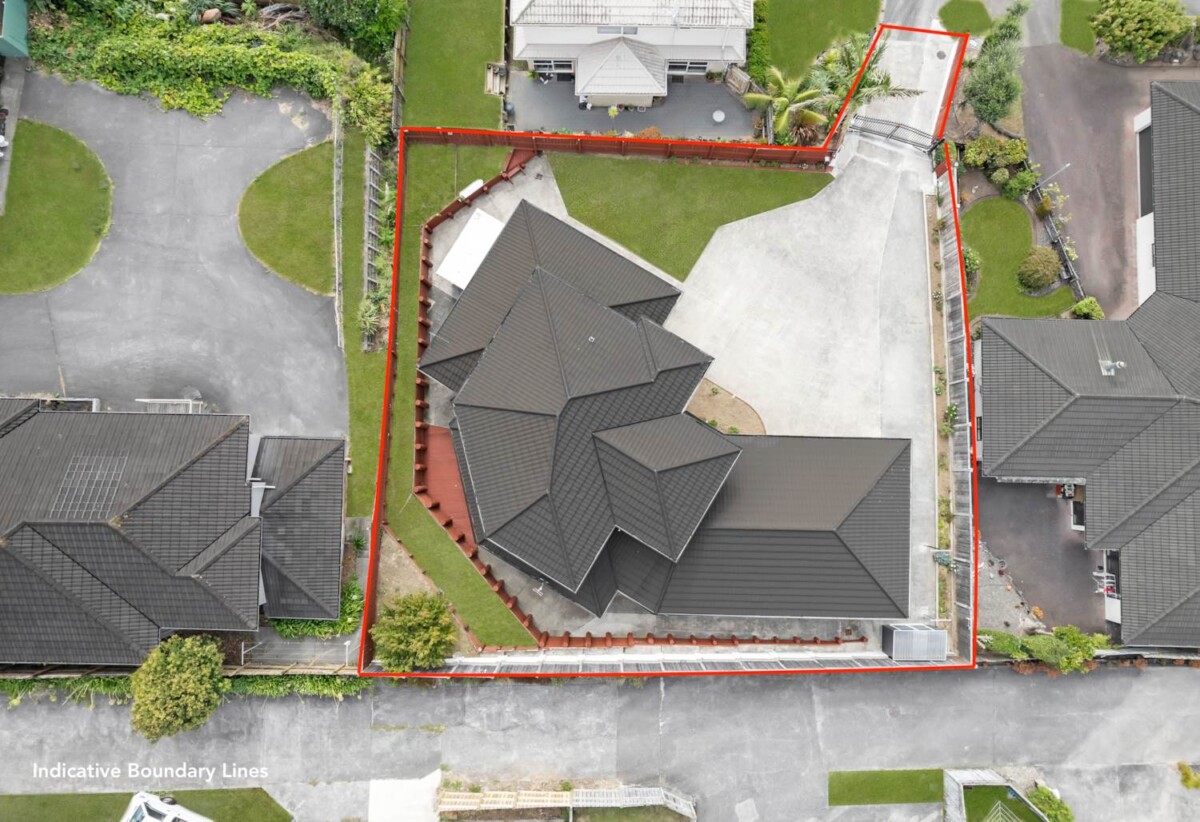 5 beds + study 3 baths house with double garage on 704m2 section, close to schools shopping centre, motorway access, parks, 36 Piper Place, Goodwood Heights, Auckland