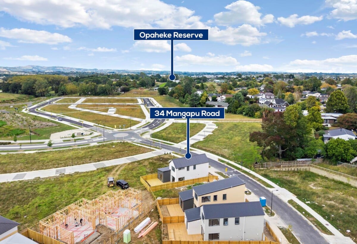 145m2 Brandnew 3 beds 2.5 baths house with garage, close to Opaheke Reserve and Opaheke School, With the upcoming Drury Train Station and Costco Drury currently under construction, 34 Mangapu Road, Opaheke, Auckland