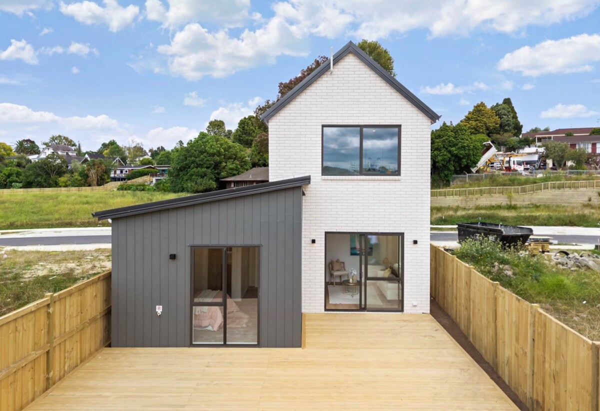 145m2 Brandnew 3 beds 2.5 baths house with garage, close to Opaheke Reserve and Opaheke School, With the upcoming Drury Train Station and Costco Drury currently under construction, 34 Mangapu Road, Opaheke, Auckland