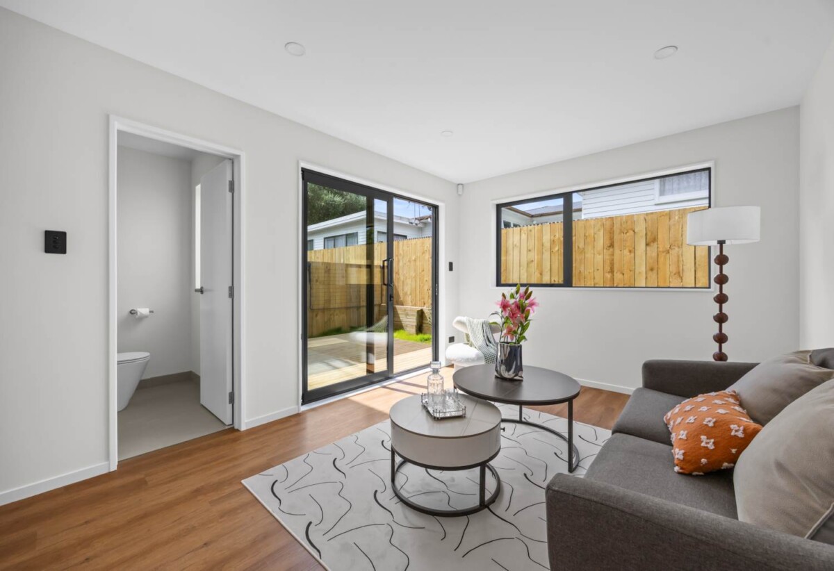 Must SELL, Brandnew standalone 3 beds 1.5 baths home with garage, close to schools, beach, supermarkets, shops, 4C Bettina Place, Manurewa, Auckland