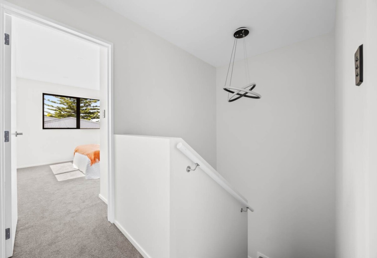 Must SELL, Brandnew standalone 3 beds 1.5 baths home with garage, close to schools, beach, supermarkets, shops, 4D Bettina Place, Manurewa, Auckland
