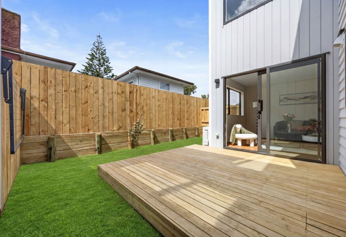 Must SELL, Brandnew standalone 3 beds 1.5 baths home with garage, close to schools, beach, supermarkets, shops, 4D Bettina Place, Manurewa, Auckland
