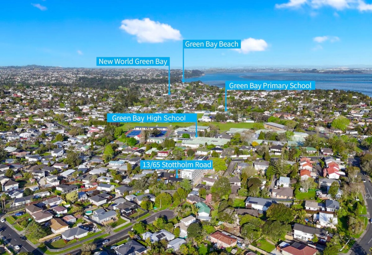 Freehold 3 beds 2.5 baths home with car park and views, zoneds for Green Bay Primary and Green Bay High School, close to schools, shops, supermarkets, reserves, golf club, 12/65 Stottholm Road, Titirangi, Auckland