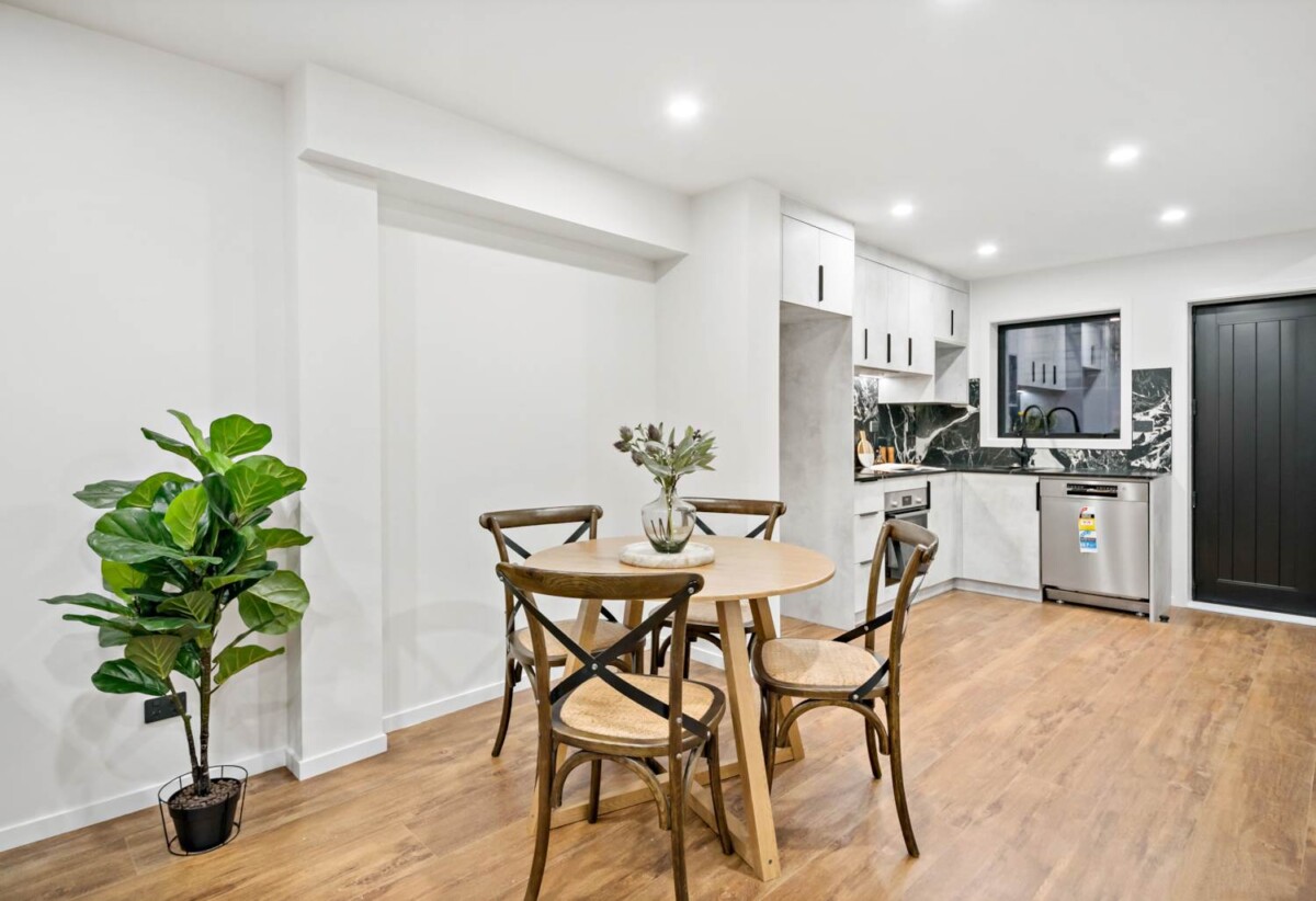 Freehold 3 beds 2.5 baths home with car park and views, zoneds for Green Bay Primary and Green Bay High School, close to schools, shops, supermarkets, reserves, golf club, 12/65 Stottholm Road, Titirangi, Auckland