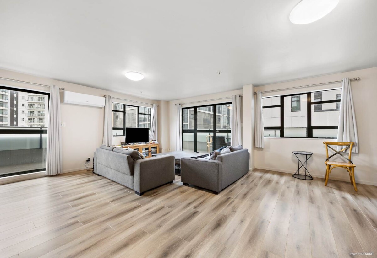 Double Grammar school zone, Freehold 3 beds 2.5 baths 1 covered car park+1 storage locker apartment, 132m2 across two levels,, located right by AUT and the University of Auckland, zoned for Auckland Grammar and Auckland Girls’ Grammar School, The building’s remedial issues have been identified, and estimated costs provided, 6B/24 Airedale Street, City Centre, Auckland