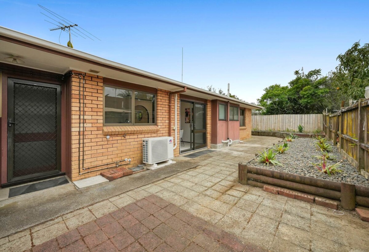 Macleans College zone, Renovated Brick abd tile 3 baths home with garage, zones for Pigeon Mountain Primary School, Bucklands Beach Intermediate, and Macleans College, close to beaches, schools, Half Moon Bay Marina and Half Moon Bay Ferry Terminal, shopping centres, 64B Sunderlands Road, Half Moon Bay, Auckland