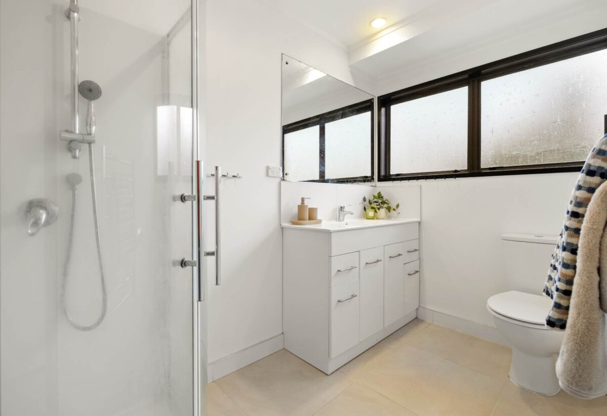 Macleans College zone, Renovated Brick abd tile 3 baths home with garage, zones for Pigeon Mountain Primary School, Bucklands Beach Intermediate, and Macleans College, close to beaches, schools, Half Moon Bay Marina and Half Moon Bay Ferry Terminal, shopping centres, 64B Sunderlands Road, Half Moon Bay, Auckland